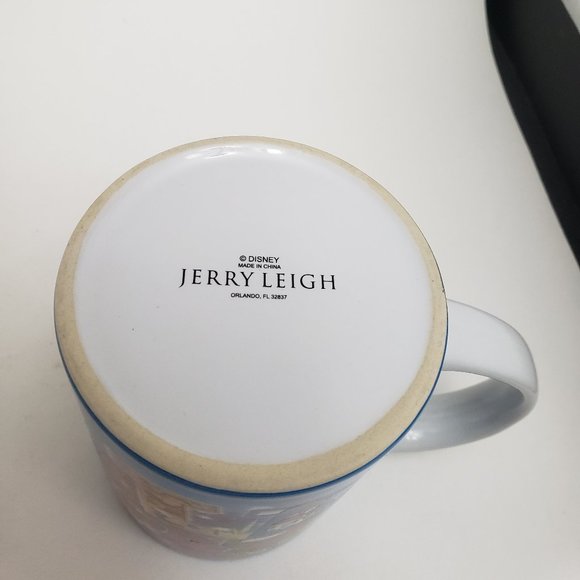 Disney 2011 mug with Mickey Mouse and friends - Picture 5 of 5